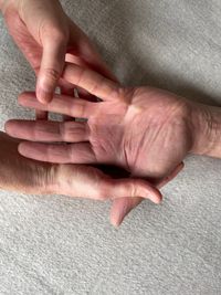 Untersuchung einer Hand